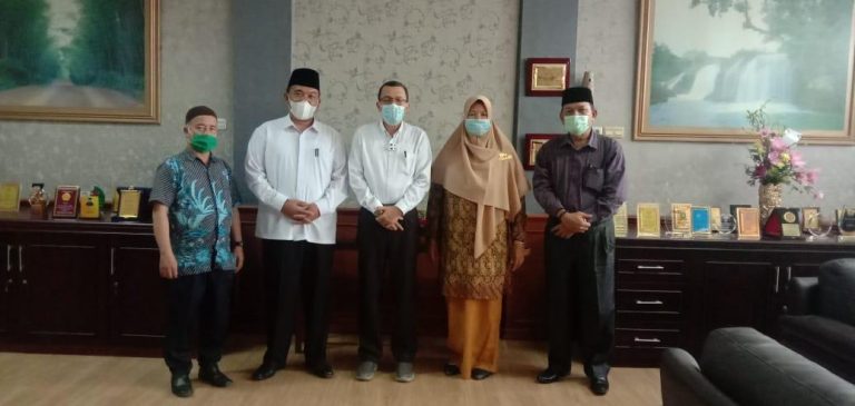 Pertemuan Rektor dan para Wakil Rektor dan Kepala Biro UNIVA MEDAN dengan Ketua LLDIKTIK