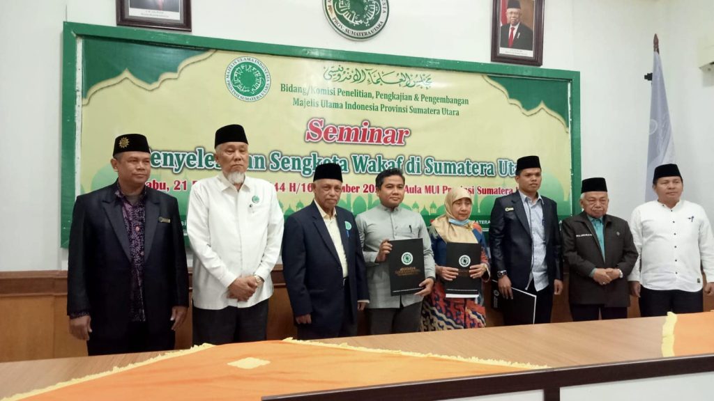 penandatanganan MoA antara Bidang/Komisi Penelitian dan Pengkajian MUI SU dengan LPPM