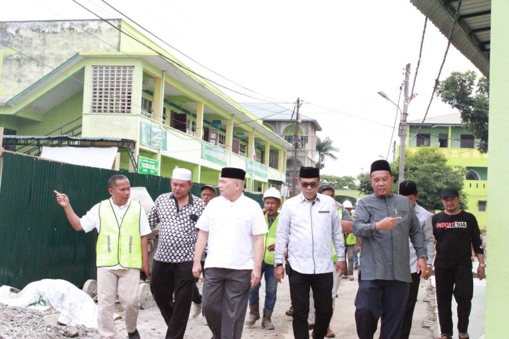 Penyerahan Daging Qurban Idul Adha 2023 di UNIVA Medan dan TInjauan Pembangunan gedung UNIVA Medan